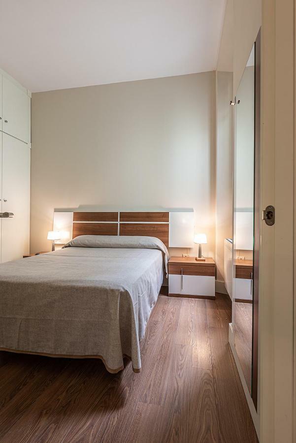 Ferienwohnung Domus Seleqtia Plaza De Santiago Caces Exterior foto