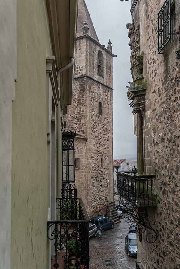 Ferienwohnung Domus Seleqtia Plaza De Santiago Caces Exterior foto