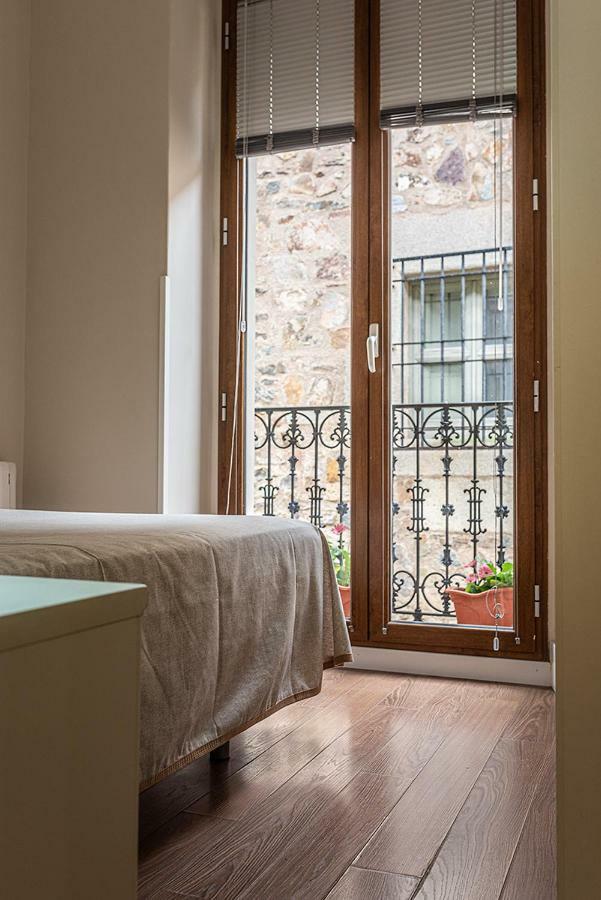 Ferienwohnung Domus Seleqtia Plaza De Santiago Caces Exterior foto
